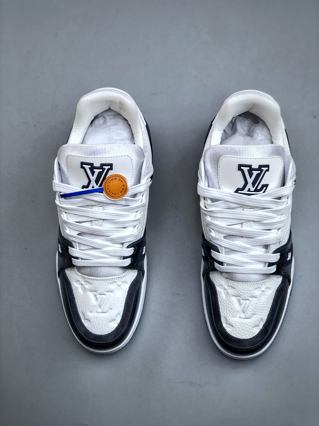 420 LV Trainer系列高奢运动鞋 新款芯片潮人必备单品