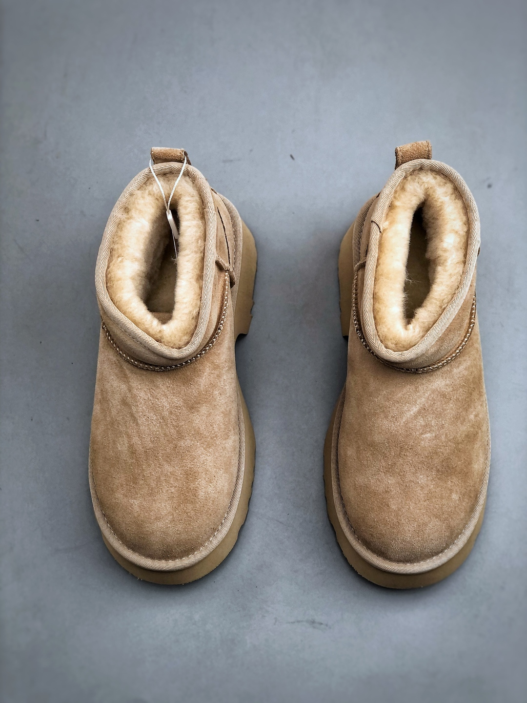 300 ugg 市面顶级版本 UGG 短款鱼人坡跟 5cm厚底 羊皮毛一体雪地靴女款