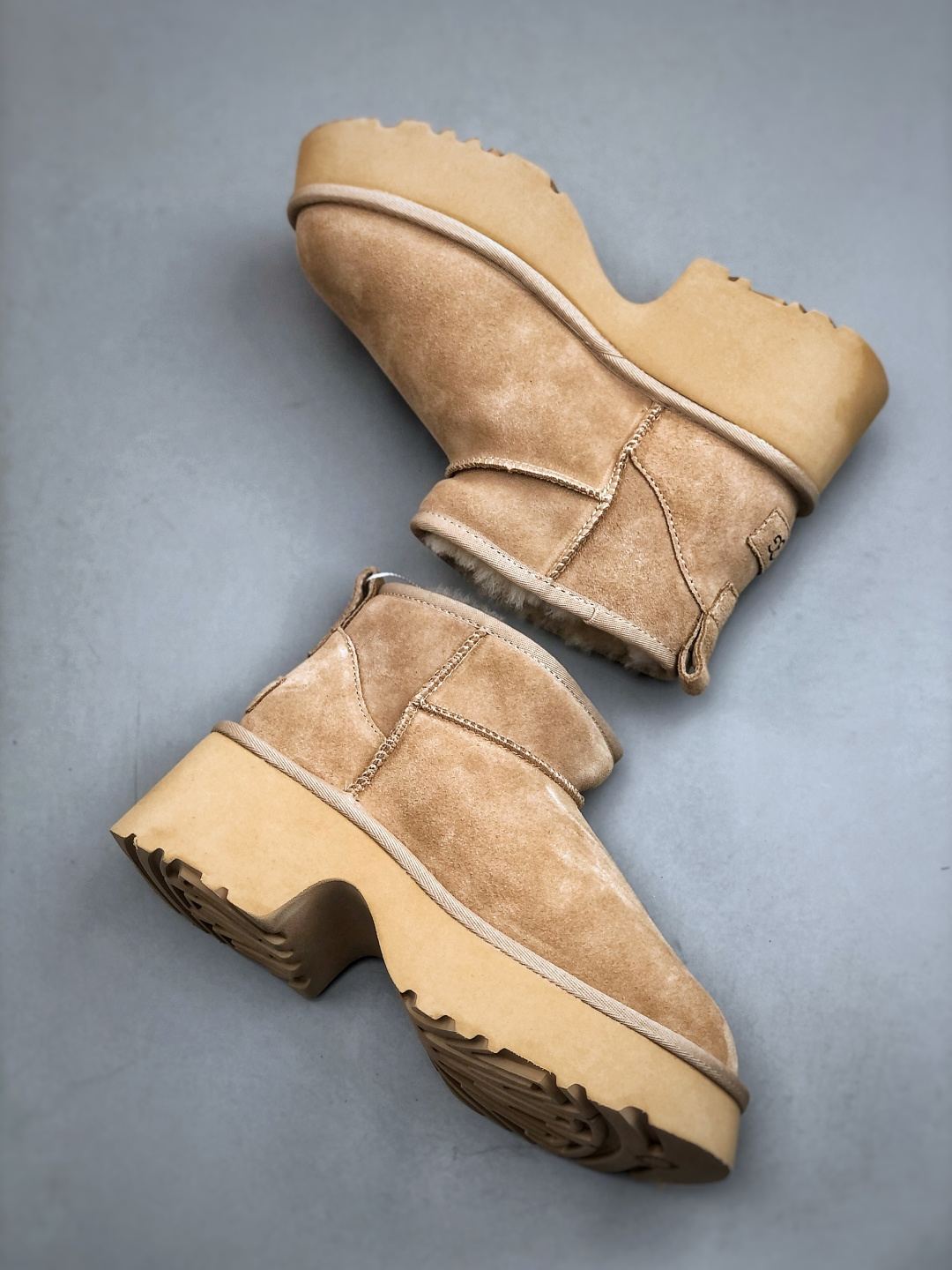 300 ugg 市面顶级版本 UGG 短款鱼人坡跟 5cm厚底 羊皮毛一体雪地靴女款
