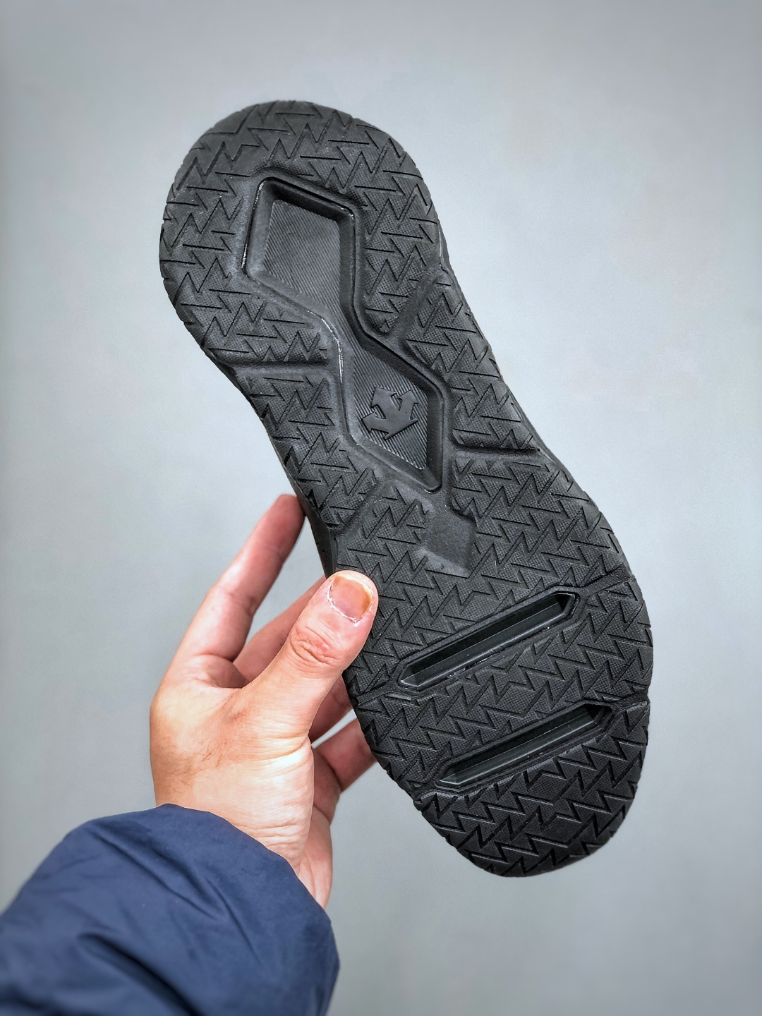 DESCENTE迪桑特轻盈防水时尚休闲运动覆盖防水男子越野跑鞋-Top High Quatity Cheap Sneakers Fashion Clothing Clothes Bags handbags Shoes of all Brand wholesale With The best Quality And Beautiful Price from China Factory Chinese suppliers wholesaler seller DESCENTE迪桑特轻盈防水时尚休闲运动覆盖防水男子越野跑鞋
