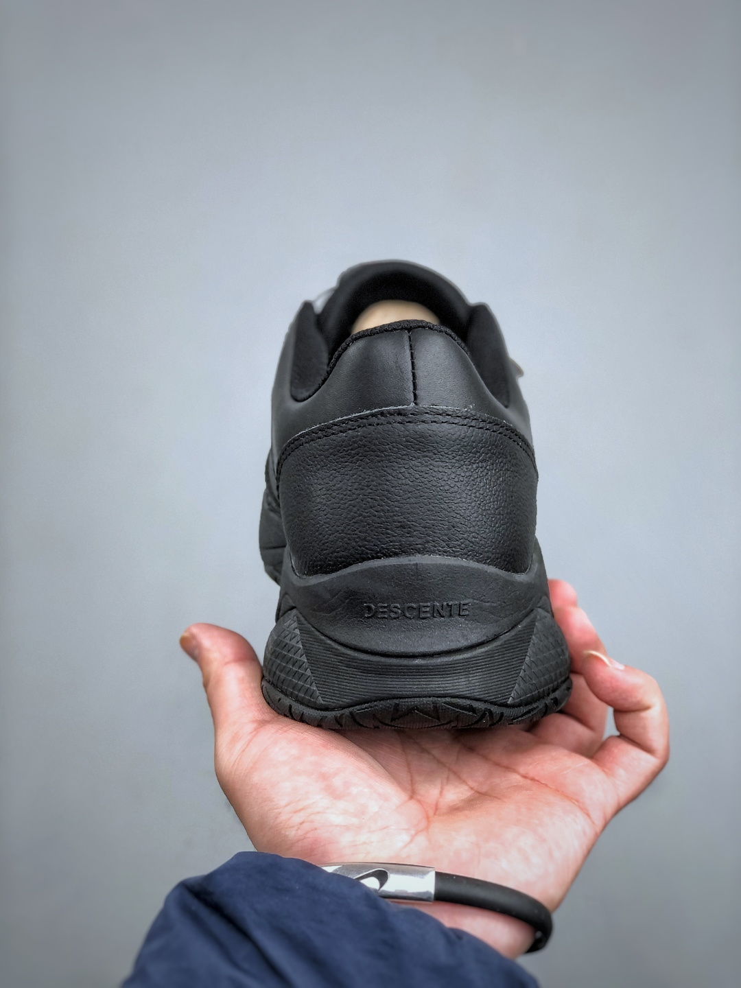 DESCENTE迪桑特轻盈防水时尚休闲运动覆盖防水男子越野跑鞋-Top High Quatity Cheap Sneakers Fashion Clothing Clothes Bags handbags Shoes of all Brand wholesale With The best Quality And Beautiful Price from China Factory Chinese suppliers wholesaler seller DESCENTE迪桑特轻盈防水时尚休闲运动覆盖防水男子越野跑鞋