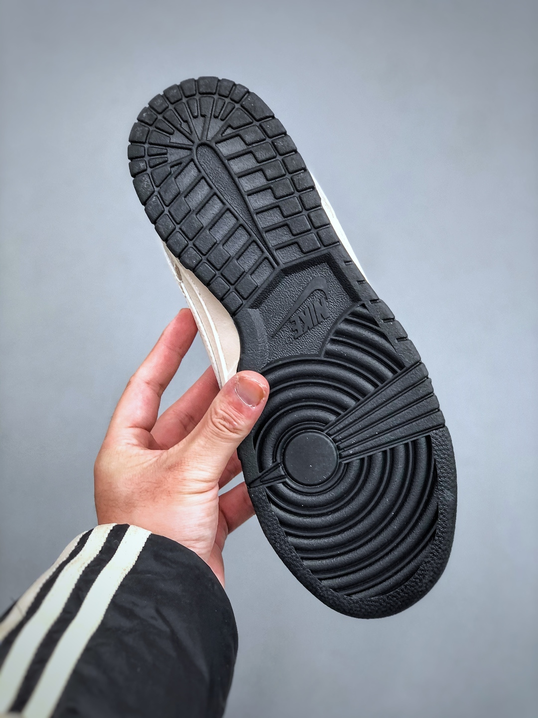 💰340纯原版本

XC版 海外爆款限量发售！Nike SB Dunk Low&ldquo; 古驰联名&mdash;米黑牛仔布&rdquo;  周年高端定制 低帮休闲板鞋 定制鞋盒 大厂纯原品质出货 超高清洁度 皮料切割干净无任何毛边 细节完美 
 货号：JP1628-077  尺码：36-45（半）