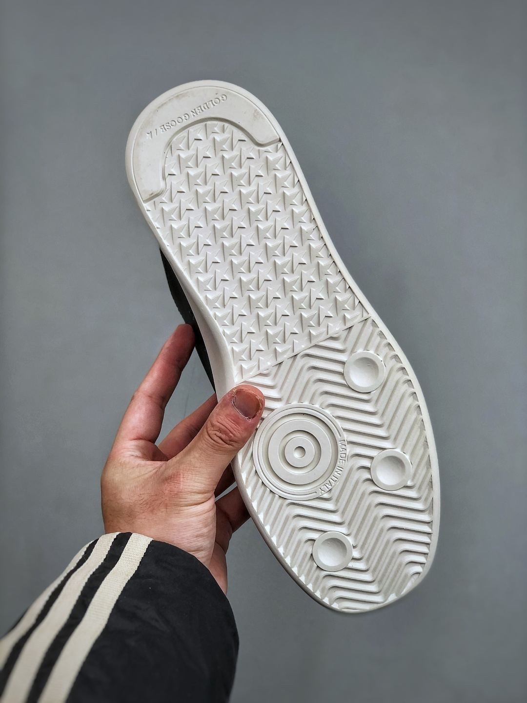 💰260支持放店K  Golden Goose 圆头平底系带 低帮休闲鞋 官方新款 完美精细做工 代购指定版本 全手工打磨做旧 官网同步 多双正品拆解打版 鞋面原版定制牛皮 内里定制毛巾料 意大利牛皮 独家开模乳胶垫 手工打磨 包边组合大底   