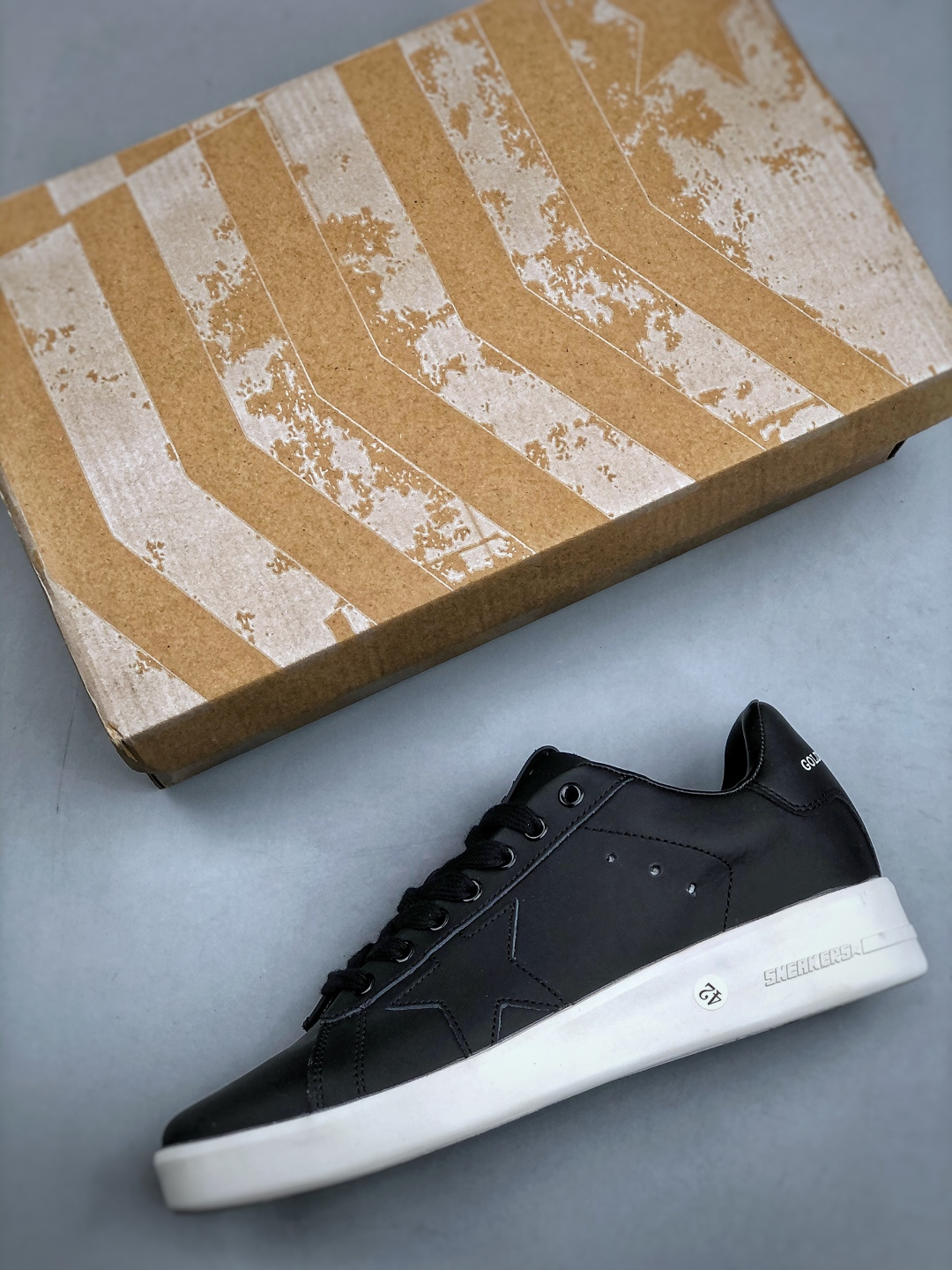 💰260支持放店K  Golden Goose 圆头平底系带 低帮休闲鞋 官方新款 完美精细做工 代购指定版本 全手工打磨做旧 官网同步 多双正品拆解打版 鞋面原版定制牛皮 内里定制毛巾料 意大利牛皮 独家开模乳胶垫 手工打磨 包边组合大底   