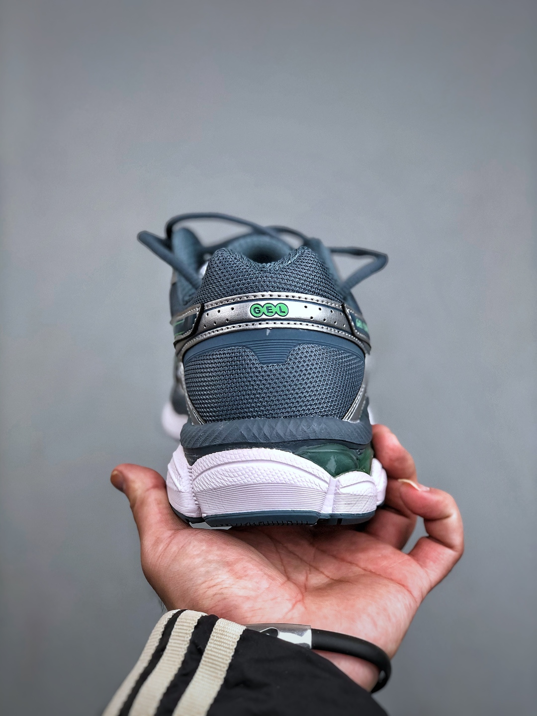 💰260纯原版本  J版  Asics Gel-Cumulus 16 亚瑟士 防滑耐磨 休闲运动鞋 货号：1203A733-100 尺码：36-48（半）