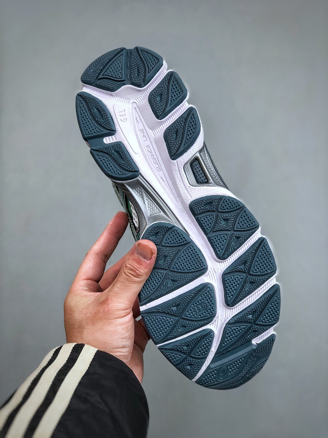 💰260纯原版本  J版  Asics Gel-Cumulus 16 亚瑟士 防滑耐磨 休闲运动鞋 货号：1203A733-100 尺码：36-48（半）