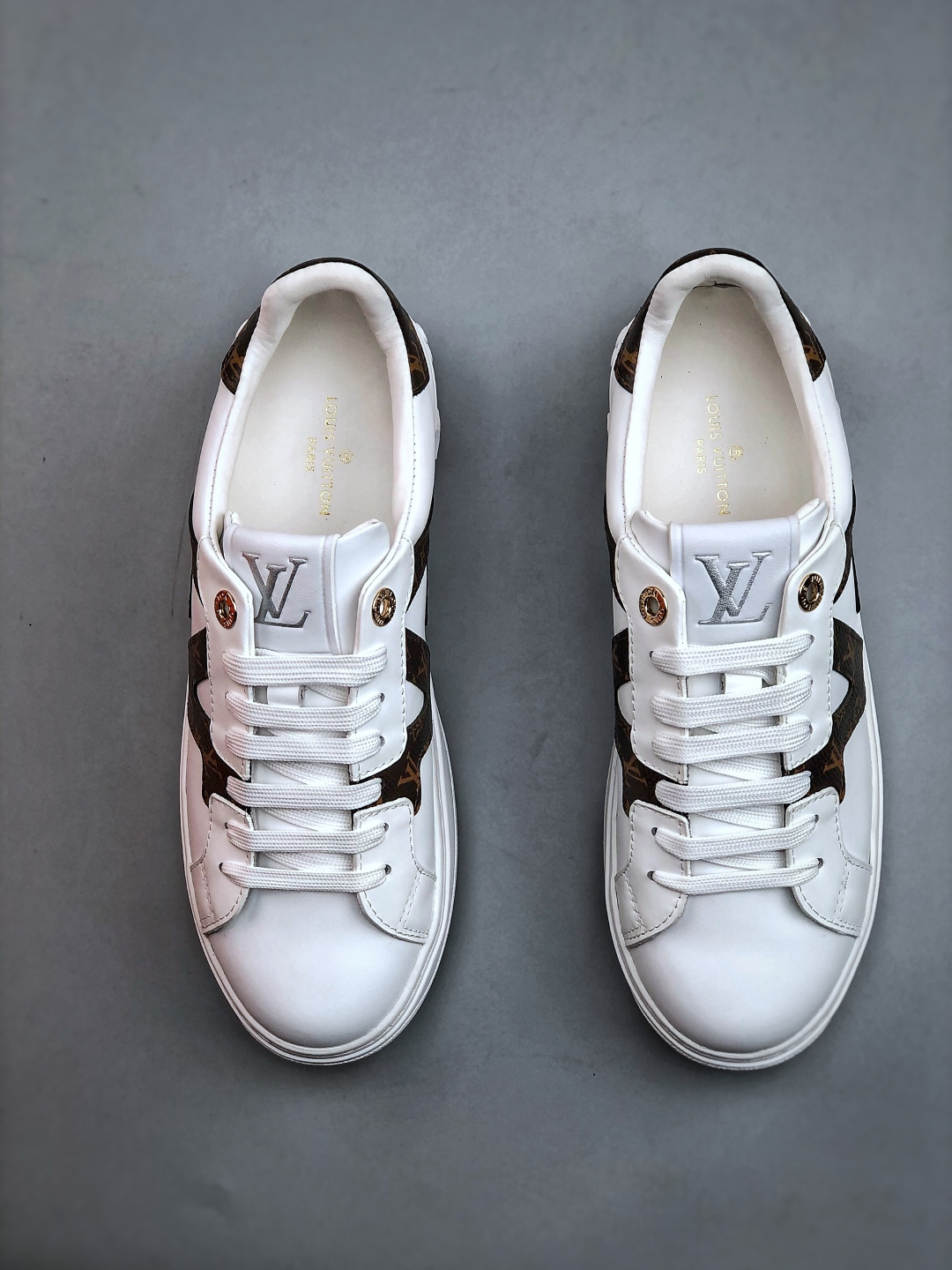 380 Louis Vuitton New Arrival 系列 LV Time Out 情侣小白鞋小白鞋正统线条干净