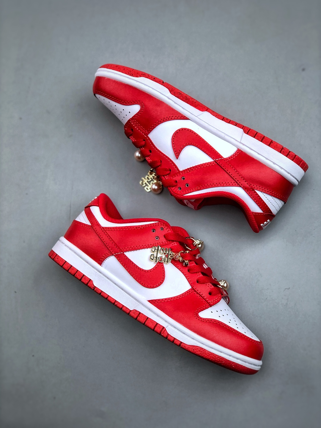 💰280纯原版本 （配件丢失扣20） NIKE DUNK LOW NEXT NATURE 婚鞋 吉祥喜庆  DD1873 116 独家版型蒸餾加工帶來的是更好的视觉和脚感体验大厂纯原品质出货 清洁度 电绣工艺 皮料切割干净无任何毛边 细节完美
尺码：36-44（半）