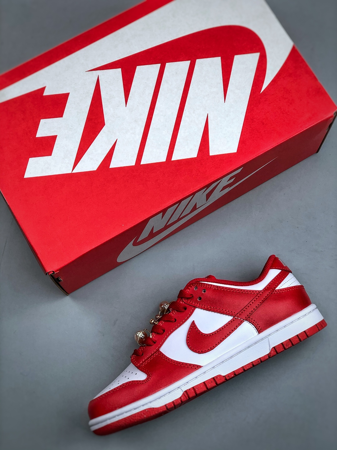 💰280纯原版本 （配件丢失扣20） NIKE DUNK LOW NEXT NATURE 婚鞋 吉祥喜庆  DD1873 116 独家版型蒸餾加工帶來的是更好的视觉和脚感体验大厂纯原品质出货 清洁度 电绣工艺 皮料切割干净无任何毛边 细节完美
尺码：36-44（半）