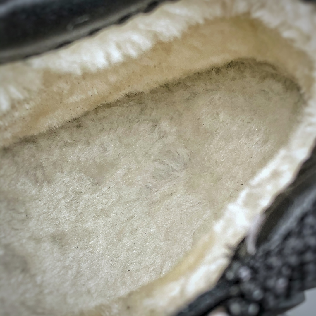 💰280E/ Timberland 天伯伦/添柏岚经典款 
25ss新款高帮（加绒） 经典再造 全新升级 
广东大厂品质 原盒原包装 
面料采用意大利顶级磨砂牛皮 
搭配防臭防腐真皮乳胶鞋垫 
给您完美的穿着体验 质量考究耐穿
型男必备 专治不帅 
高品质脚感一流 独家供应 
官方货号: TB23066
尺码： 39 40 41 42 43 44