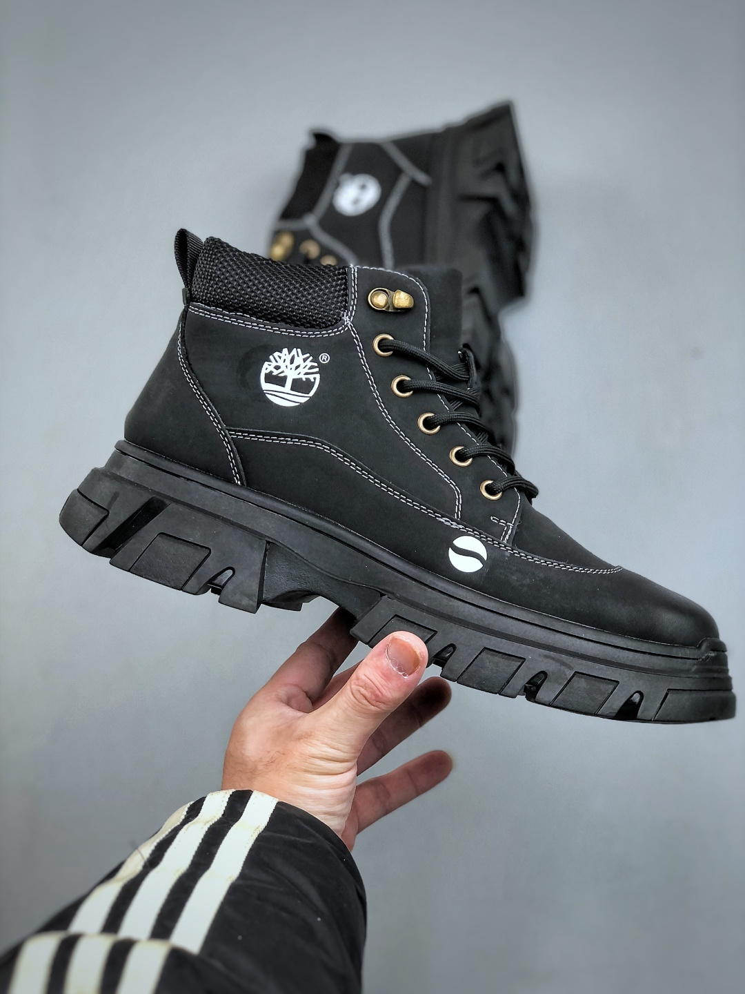 💰280E/ Timberland 天伯伦/添柏岚经典款 
25ss新款高帮（加绒） 经典再造 全新升级 
广东大厂品质 原盒原包装 
面料采用意大利顶级磨砂牛皮 
搭配防臭防腐真皮乳胶鞋垫 
给您完美的穿着体验 质量考究耐穿
型男必备 专治不帅 
高品质脚感一流 独家供应 
官方货号: TB23066
尺码： 39 40 41 42 43 44