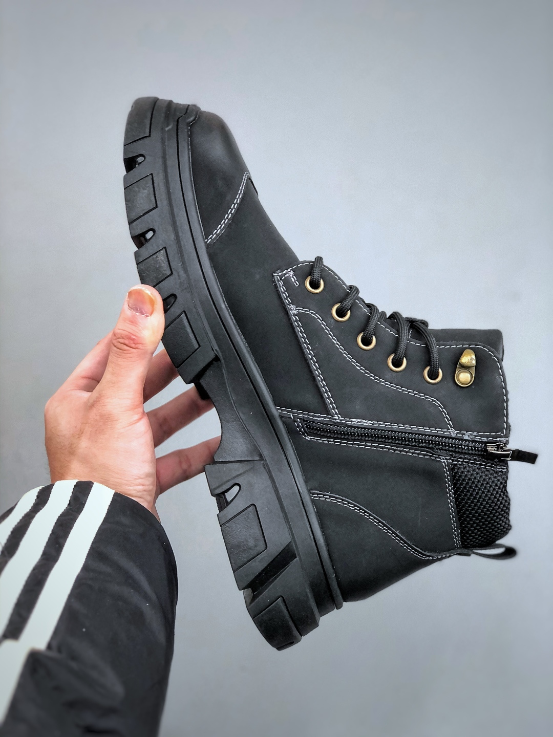 💰280E/ Timberland 天伯伦/添柏岚经典款 
25ss新款高帮（加绒） 经典再造 全新升级 
广东大厂品质 原盒原包装 
面料采用意大利顶级磨砂牛皮 
搭配防臭防腐真皮乳胶鞋垫 
给您完美的穿着体验 质量考究耐穿
型男必备 专治不帅 
高品质脚感一流 独家供应 
官方货号: TB23066
尺码： 39 40 41 42 43 44