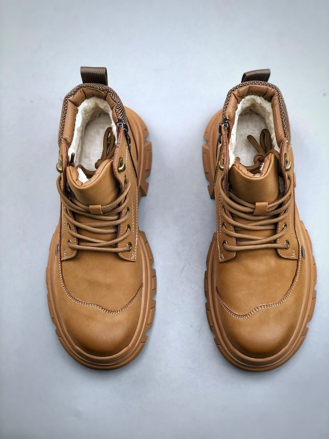 💰280 E/ Timberland 天伯伦/添柏岚经典款 
25ss新款高帮（加绒） 经典再造 全新升级 
广东大厂品质 原盒原包装 
面料采用意大利顶级磨砂牛皮 
搭配防臭防腐真皮乳胶鞋垫 
给您完美的穿着体验 质量考究耐穿
型男必备 专治不帅 
高品质脚感一流 独家供应 
官方货号: TB23066
尺码： 39 40 41 42 43 44