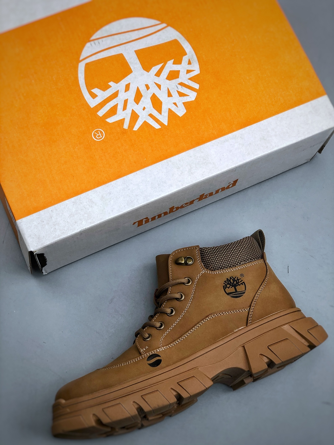 💰280 E/ Timberland 天伯伦/添柏岚经典款 
25ss新款高帮（加绒） 经典再造 全新升级 
广东大厂品质 原盒原包装 
面料采用意大利顶级磨砂牛皮 
搭配防臭防腐真皮乳胶鞋垫 
给您完美的穿着体验 质量考究耐穿
型男必备 专治不帅 
高品质脚感一流 独家供应 
官方货号: TB23066
尺码： 39 40 41 42 43 44