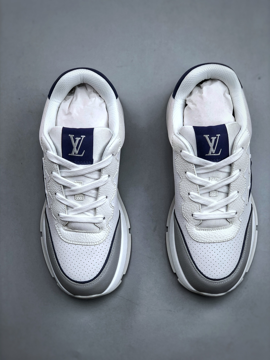 380 LOUIS VUITTON Classic 牛皮革 · 圆头系带 · 低帮生活休闲男鞋白色 LV 经典休闲线条