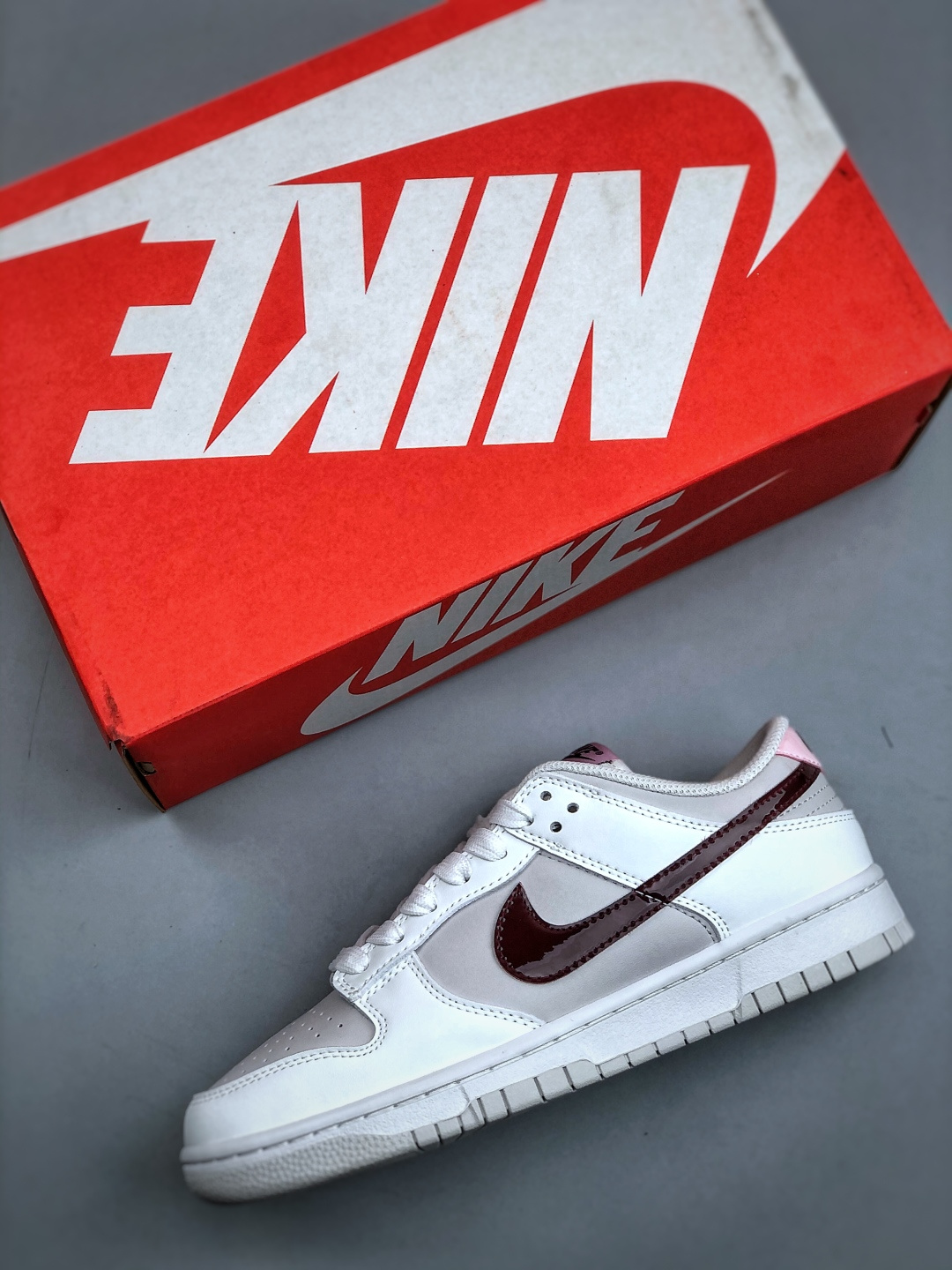 💰240  NIKE DUNK LOW   IM6025 121  独家版型蒸餾加工帶來的是更好的视觉和脚感体验大厂纯原品质出货 清洁度 电绣工艺 皮料切割干净无任何毛边 细节完美
尺码：35-42