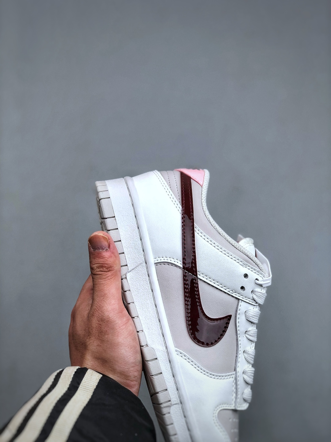 💰240  NIKE DUNK LOW   IM6025 121  独家版型蒸餾加工帶來的是更好的视觉和脚感体验大厂纯原品质出货 清洁度 电绣工艺 皮料切割干净无任何毛边 细节完美
尺码：35-42