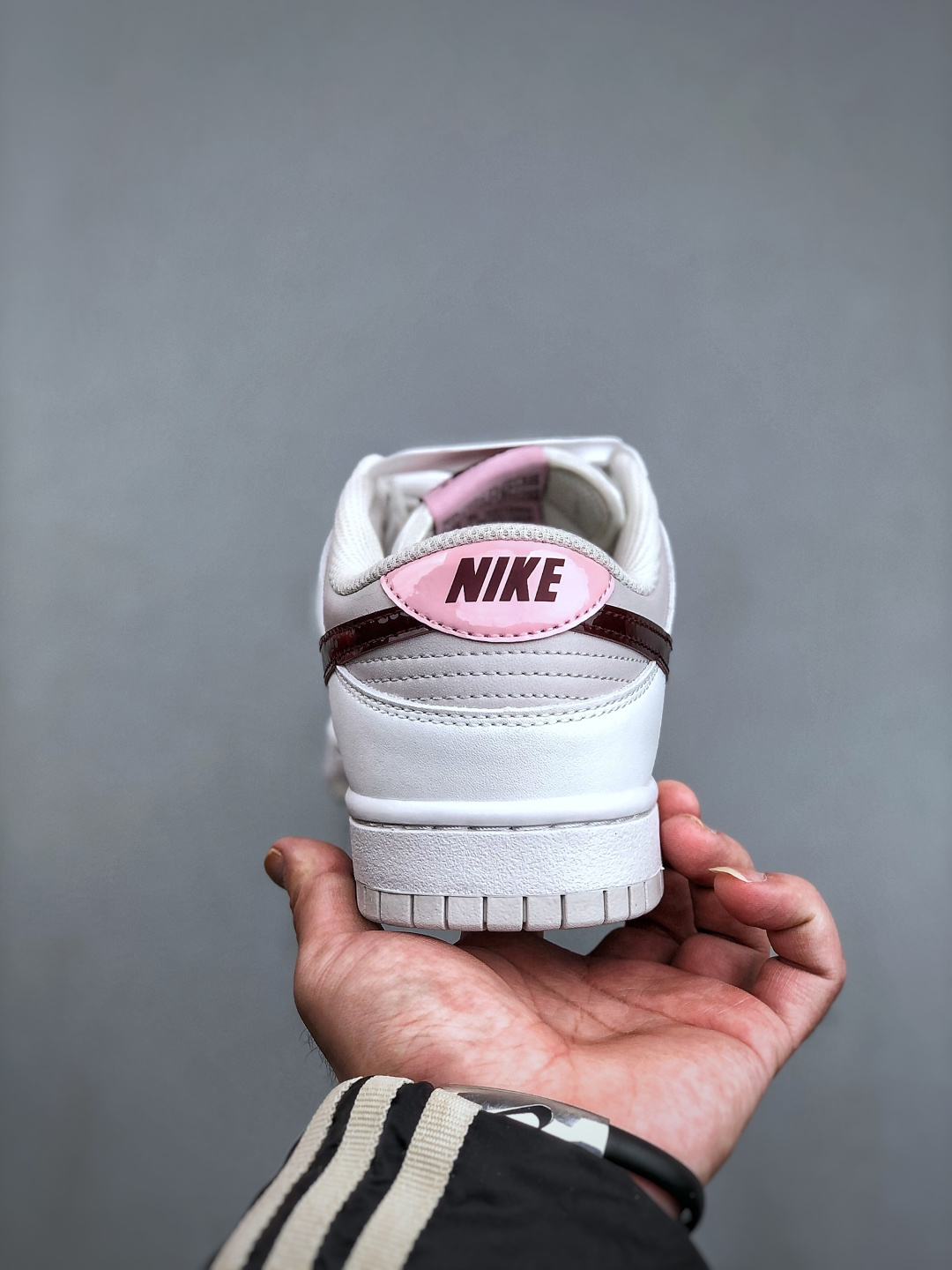 💰240  NIKE DUNK LOW   IM6025 121  独家版型蒸餾加工帶來的是更好的视觉和脚感体验大厂纯原品质出货 清洁度 电绣工艺 皮料切割干净无任何毛边 细节完美
尺码：35-42