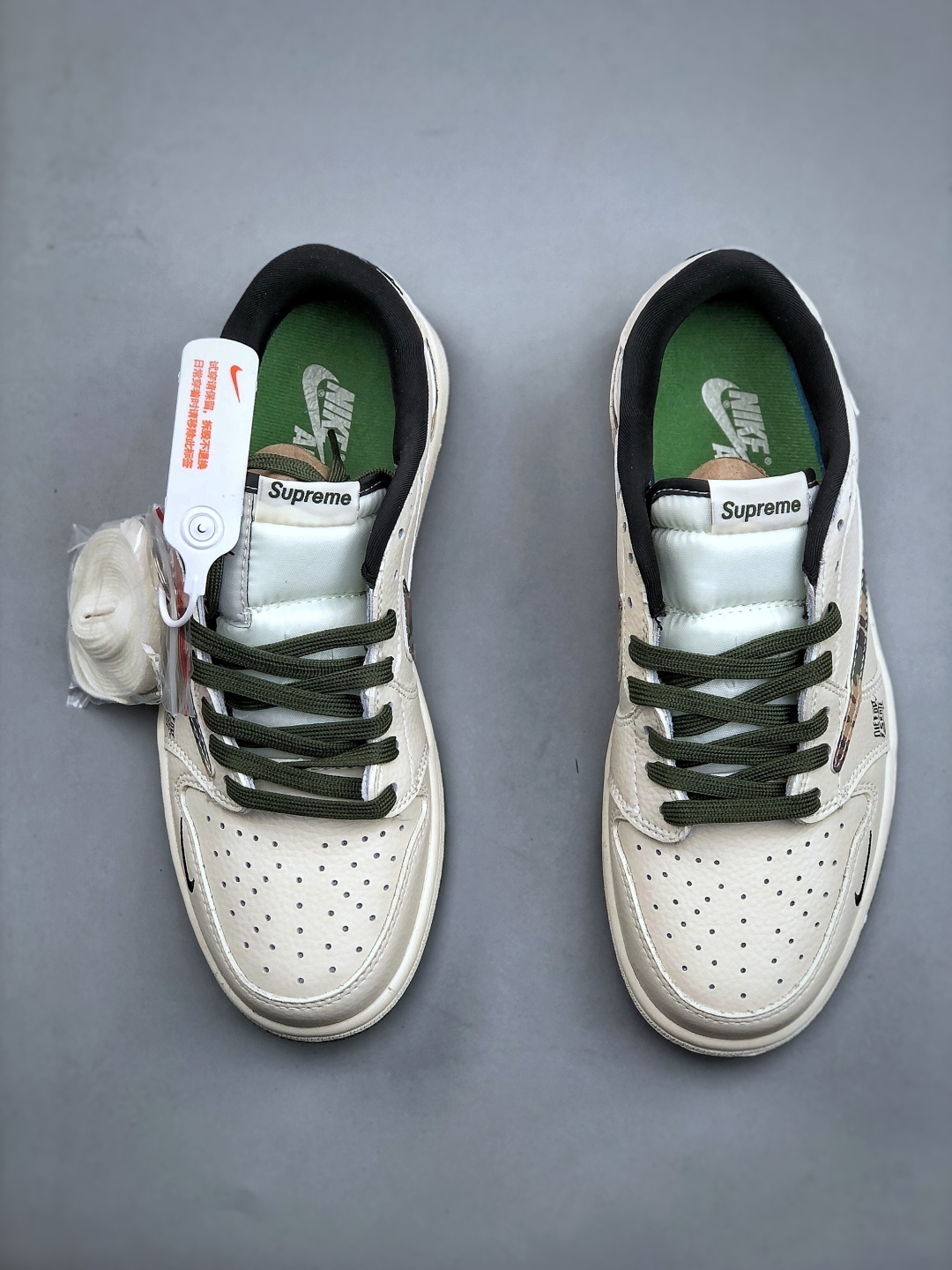 独家福利🧧特💰真标 180 💰公司级260 💰纯原320
市场唯一版本，
36-45带半码，码齐
售后无忧❗❗，放心推❗❗
乔丹Fragment x Travis Scott xDior Air Jordan 1 Low 三方联名倒钩，整双鞋以全荔枝皮打造，腰身搭配白色「倒勾」，再点缀上Travis Scott 标志性的Logo，后跟处以藤原浩最拿手的蓝色为主色调，完善极具Fragment Design的白蓝黑设计风格，左右脚分别以Travis Scott鬼脸和乔丹飞翼加以修饰，彰显出三方联名的奢华格调
货号：XS2024 046
尺码： 36 36.5 37.5 38 38.5 39 40 40.5 41 42 42.5 43 44 45