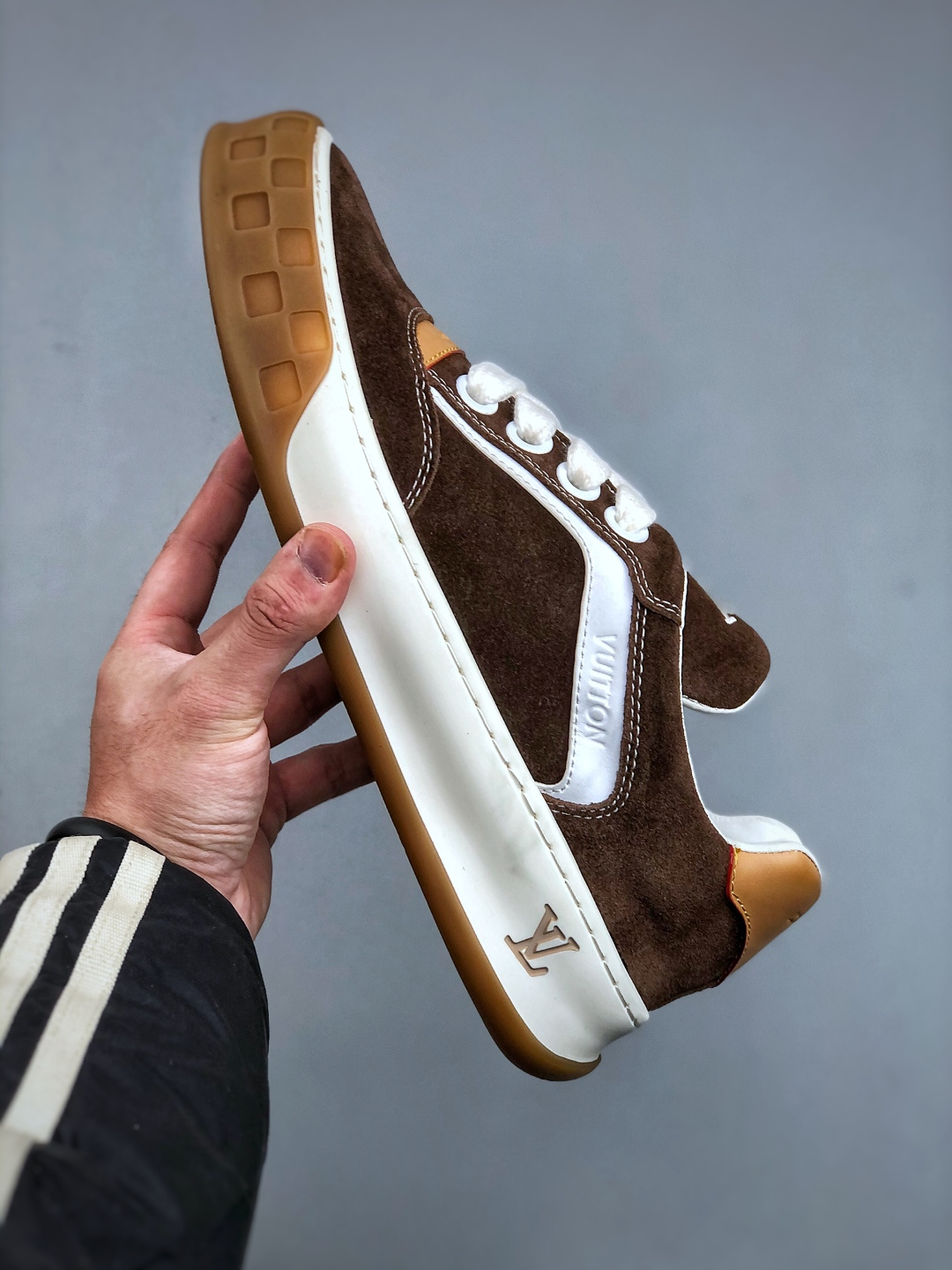 400 LOUIS VUITTON Tilted 系列|2026 早春全新上架 LV 路易威登 Tilted Low Sneakers 倾斜系列低帮复古休闲运动板鞋-Chinese UA Cheap High Quatity Brand Clothes Bags handbags Sneakers wholesale wholesaler seller from China Factory suppliers Fashion Clothing Shoes best Quality Beautiful Price 400 LOUIS VUITTON Tilted 系列|2026 早春全新上架 LV 路易威登 Tilted Low Sneakers 倾斜系列低帮复古休闲运动板鞋