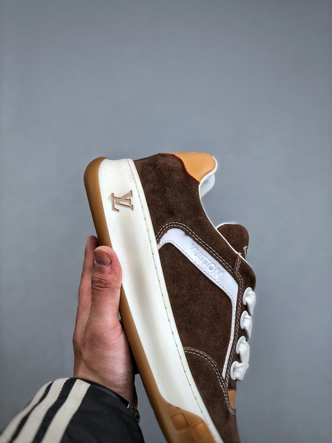 400 LOUIS VUITTON Tilted 系列|2026 早春全新上架 LV 路易威登 Tilted Low Sneakers 倾斜系列低帮复古休闲运动板鞋-Chinese UA Cheap High Quatity Brand Clothes Bags handbags Sneakers wholesale wholesaler seller from China Factory suppliers Fashion Clothing Shoes best Quality Beautiful Price 400 LOUIS VUITTON Tilted 系列|2026 早春全新上架 LV 路易威登 Tilted Low Sneakers 倾斜系列低帮复古休闲运动板鞋