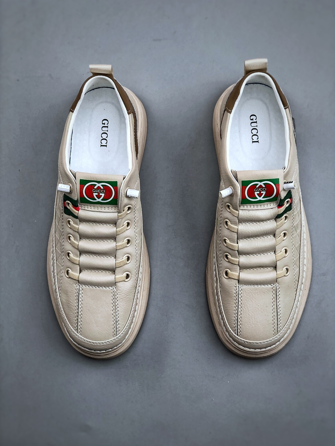 240 GUCCI 古驰今年最新款男士休闲板鞋 香港-专柜同步 全品相 头层皮 橡胶底 889988