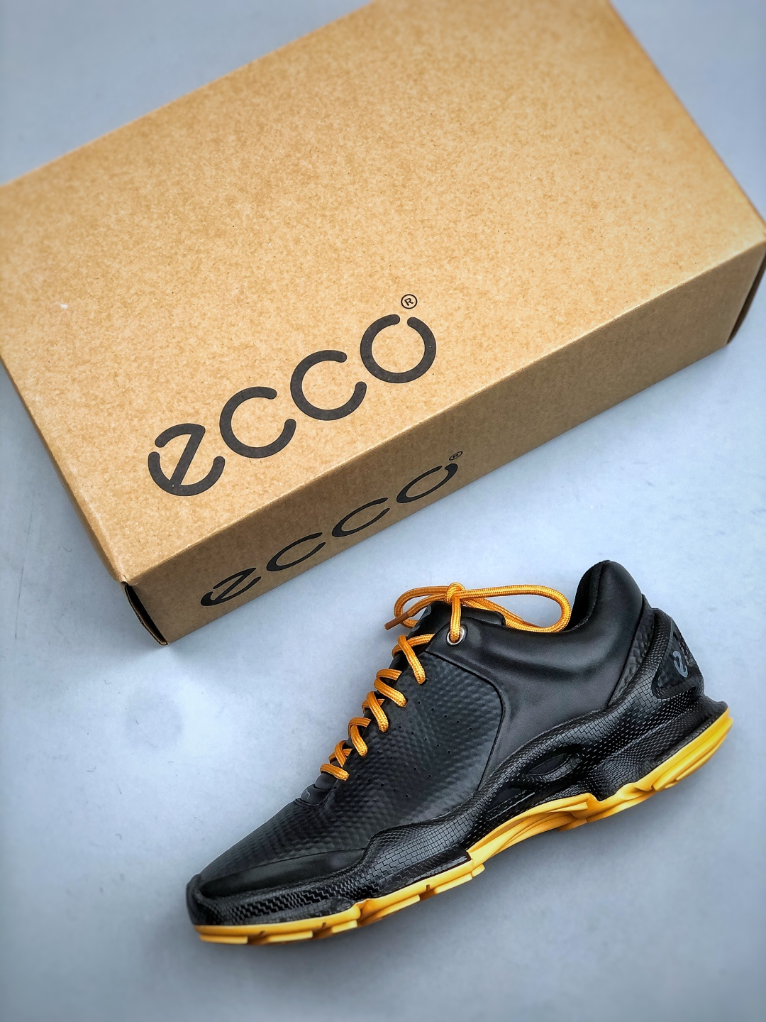 ECCO爱步运动鞋男 双色拼接透气舒适跑步鞋 健步BIOM15周年升级款 甄选牛皮革