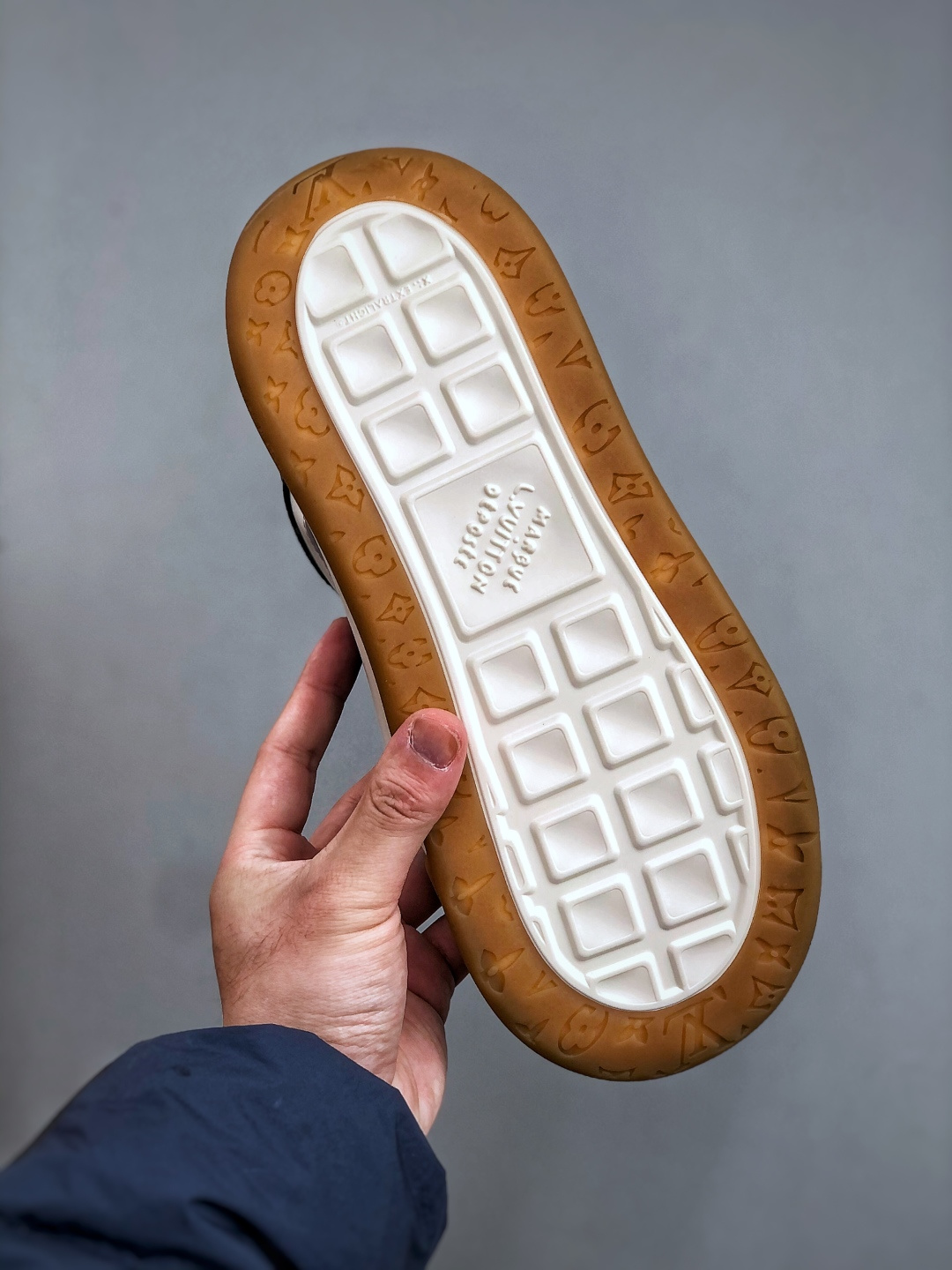 380 广奢高端货--唯一正确版本 LOUIS VUITTON Tilted 系列2026 早春全新上架 LV 路易威登 Tilted Low Sneakers 倾斜系列低帮复古休闲运动板鞋-Chinese UA Cheap High Quatity Brand Clothes Bags handbags Sneakers wholesale wholesaler seller from China Factory suppliers Fashion Clothing Shoes best Quality Beautiful Price 380 广奢高端货--唯一正确版本 LOUIS VUITTON Tilted 系列2026 早春全新上架 LV 路易威登 Tilted Low Sneakers 倾斜系列低帮复古休闲运动板鞋