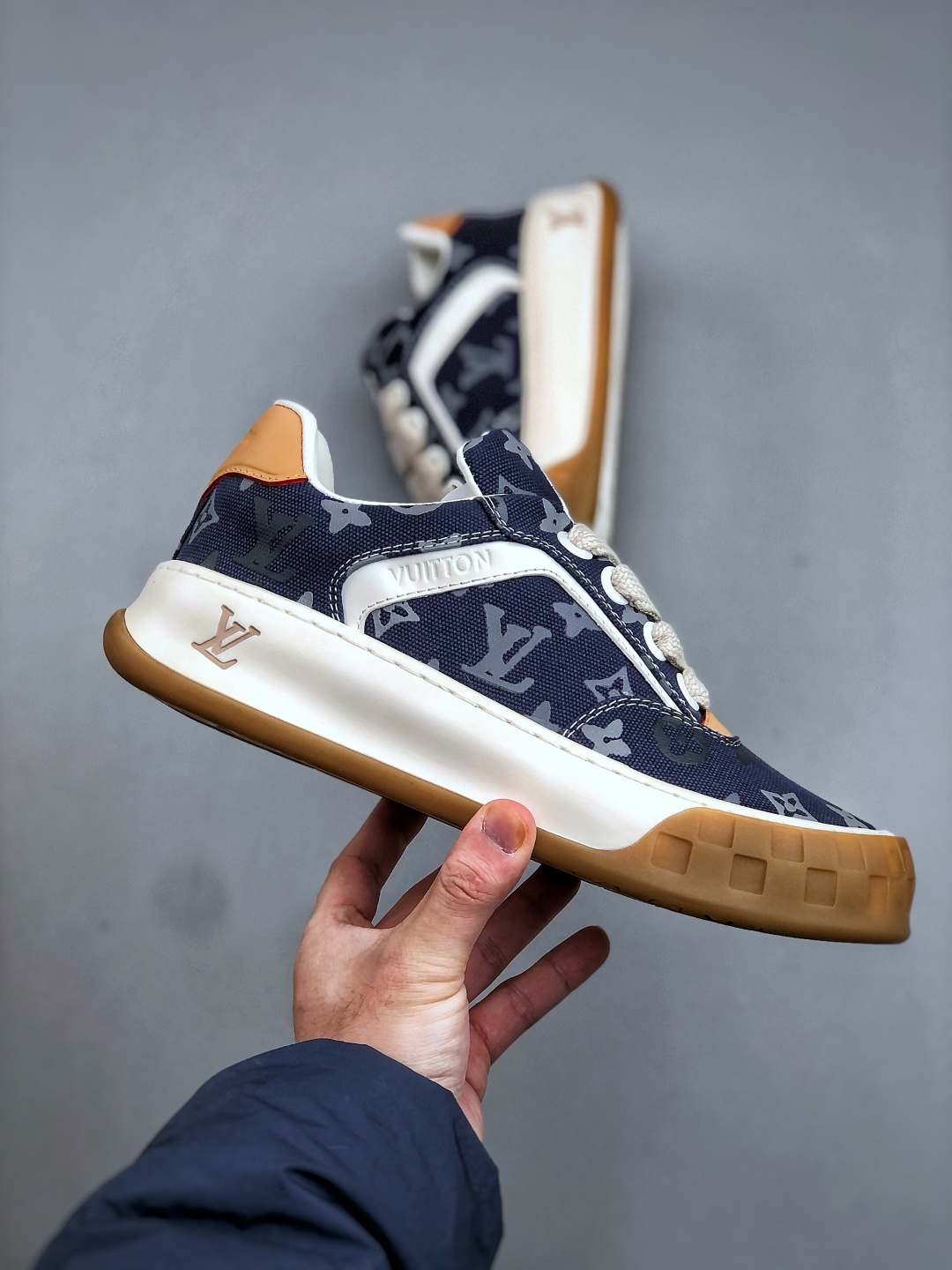 380 广奢高端货--唯一正确版本 LOUIS VUITTON Tilted 系列2026 早春全新上架 LV 路易威登 Tilted Low Sneakers 倾斜系列低帮复古休闲运动板鞋-Chinese UA Cheap High Quatity Brand Clothes Bags handbags Sneakers wholesale wholesaler seller from China Factory suppliers Fashion Clothing Shoes best Quality Beautiful Price 380 广奢高端货--唯一正确版本 LOUIS VUITTON Tilted 系列2026 早春全新上架 LV 路易威登 Tilted Low Sneakers 倾斜系列低帮复古休闲运动板鞋