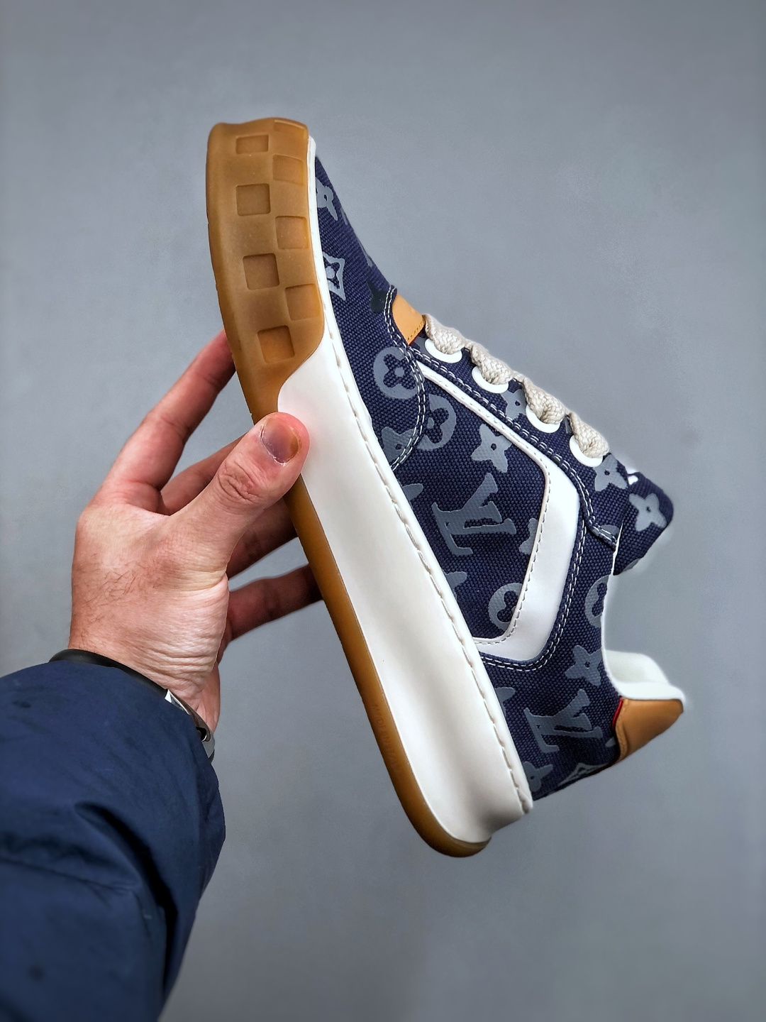 380 广奢高端货--唯一正确版本 LOUIS VUITTON Tilted 系列2026 早春全新上架 LV 路易威登 Tilted Low Sneakers 倾斜系列低帮复古休闲运动板鞋-Chinese UA Cheap High Quatity Brand Clothes Bags handbags Sneakers wholesale wholesaler seller from China Factory suppliers Fashion Clothing Shoes best Quality Beautiful Price 380 广奢高端货--唯一正确版本 LOUIS VUITTON Tilted 系列2026 早春全新上架 LV 路易威登 Tilted Low Sneakers 倾斜系列低帮复古休闲运动板鞋