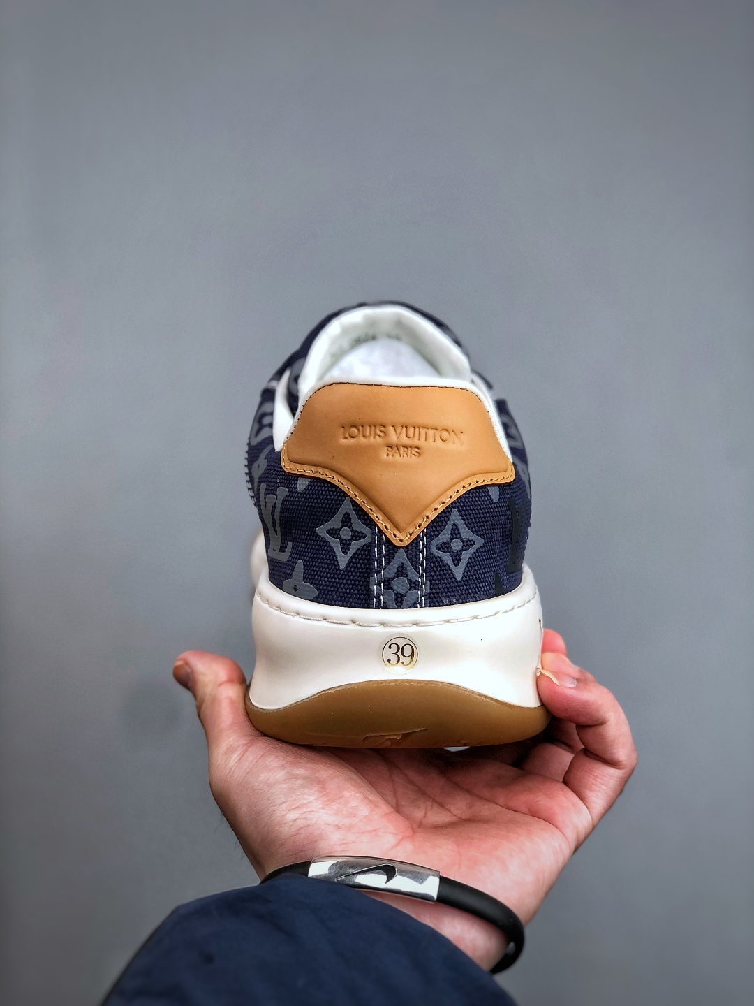 380 广奢高端货--唯一正确版本 LOUIS VUITTON Tilted 系列2026 早春全新上架 LV 路易威登 Tilted Low Sneakers 倾斜系列低帮复古休闲运动板鞋-Chinese UA Cheap High Quatity Brand Clothes Bags handbags Sneakers wholesale wholesaler seller from China Factory suppliers Fashion Clothing Shoes best Quality Beautiful Price 380 广奢高端货--唯一正确版本 LOUIS VUITTON Tilted 系列2026 早春全新上架 LV 路易威登 Tilted Low Sneakers 倾斜系列低帮复古休闲运动板鞋