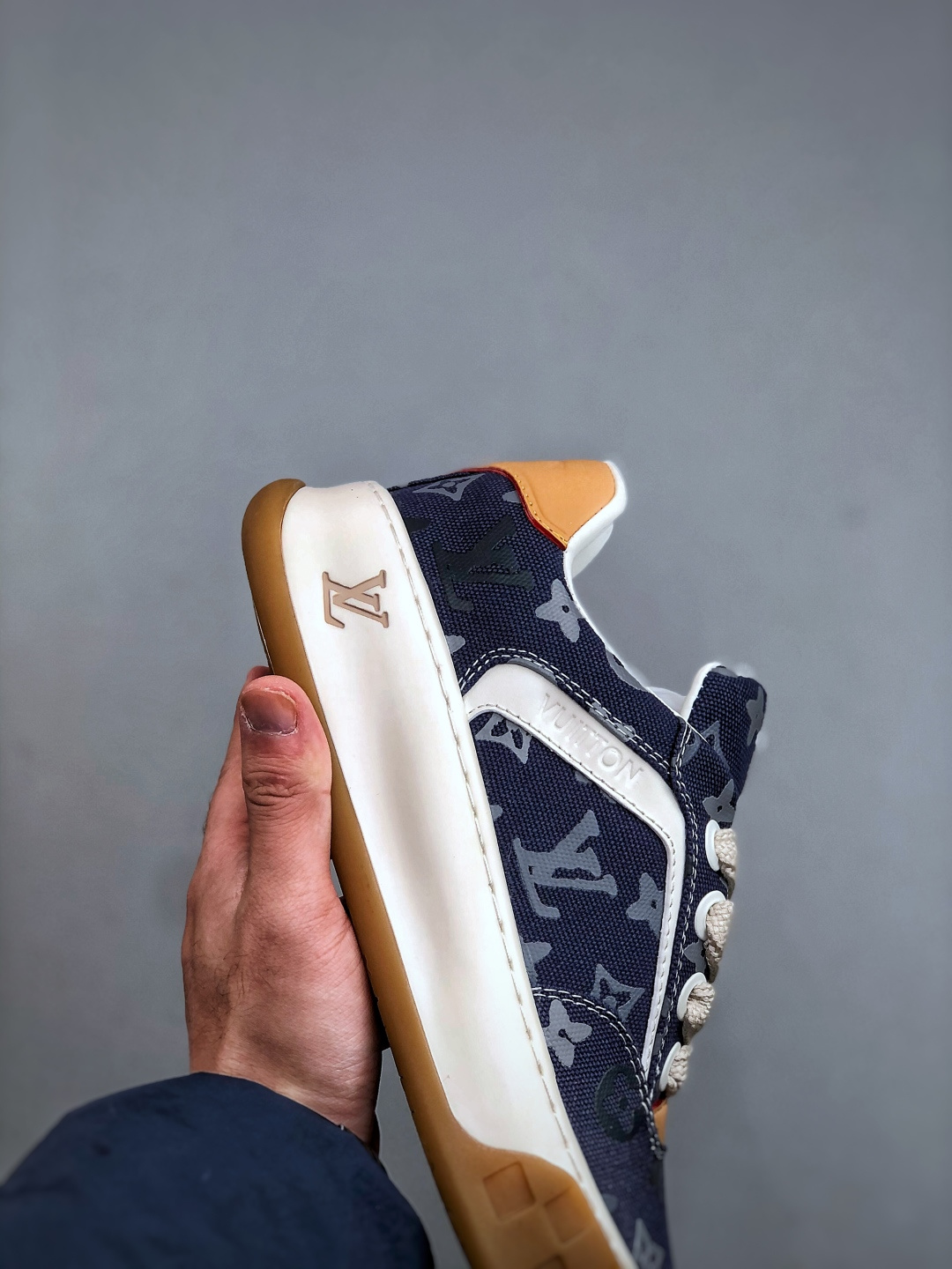 380 广奢高端货--唯一正确版本 LOUIS VUITTON Tilted 系列2026 早春全新上架 LV 路易威登 Tilted Low Sneakers 倾斜系列低帮复古休闲运动板鞋-Chinese UA Cheap High Quatity Brand Clothes Bags handbags Sneakers wholesale wholesaler seller from China Factory suppliers Fashion Clothing Shoes best Quality Beautiful Price 380 广奢高端货--唯一正确版本 LOUIS VUITTON Tilted 系列2026 早春全新上架 LV 路易威登 Tilted Low Sneakers 倾斜系列低帮复古休闲运动板鞋