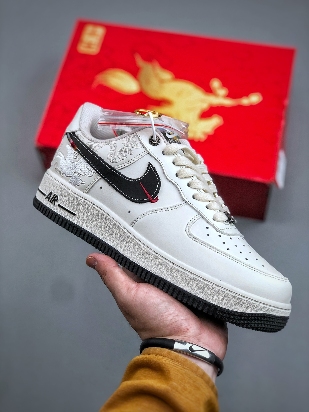 Van Cleef & Arpels Haute Couture Haute Couture Ready-to-Wear Clothing