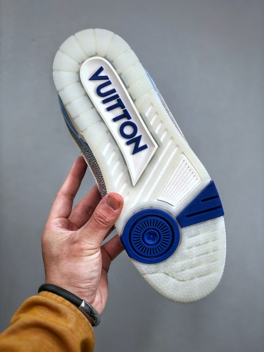 LOUIS VUITTON Trainer 钻鞋 8
