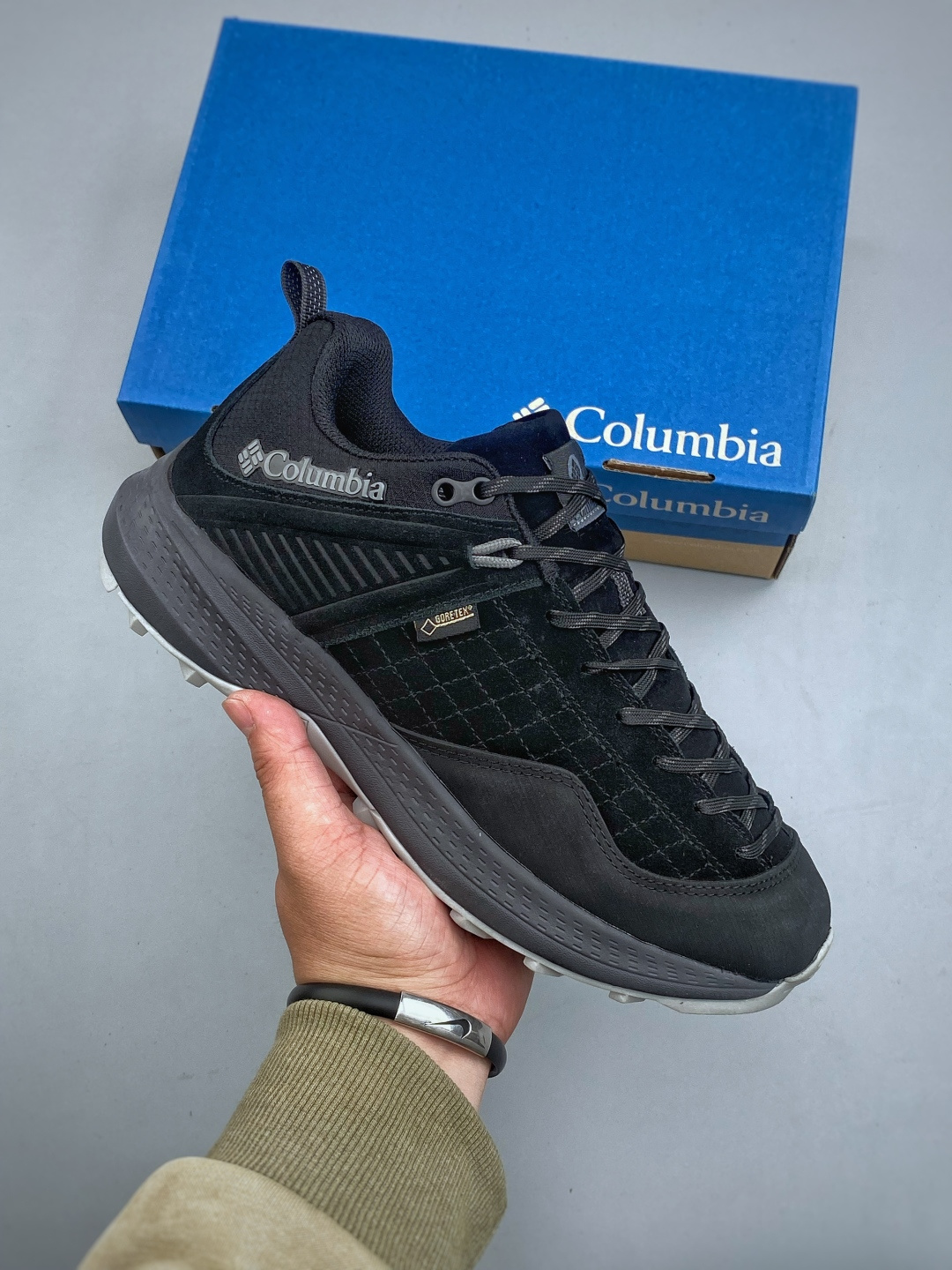 Columbia哥伦比亚 户外 登山鞋 透气休闲鞋户外越野徒步鞋 Columbia作为户外科技的先驱者,哥伦比亚倡导“Tested Tough要玩就玩真的”品牌精神.实地测试文化作为其品牌基因,致力透过产品传递品牌精髓.Columbia执着于让消费者在户外得到专业的真实保护,可以更长时间地享受户外乐趣!