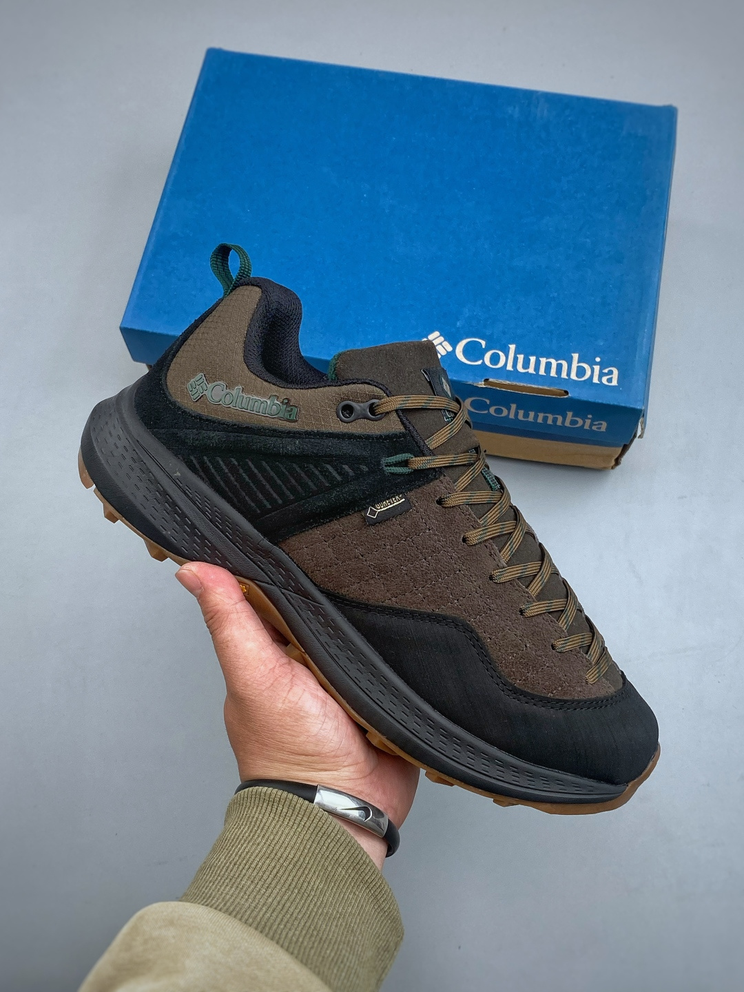 Columbia哥伦比亚 户外 登山鞋 透气休闲鞋户外越野徒步鞋 Columbia作为户外科技的先驱者,哥伦比亚倡导“Tested Tough要玩就玩真的”品牌精神.实地测试文化作为其品牌基因,致力透过产品传递品牌精髓.Columbia执着于让消费者在户外得到专业的真实保护,可以更长时间地享受户外乐趣!