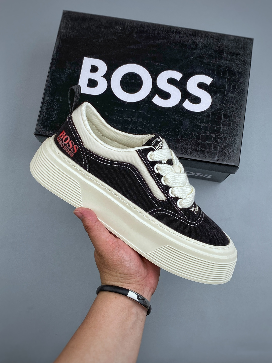 合集#   BOSS - 雨果博斯 钢印版本新款德国高端品牌专柜同步新款、以奢华高端设计出货 鞋面采用原