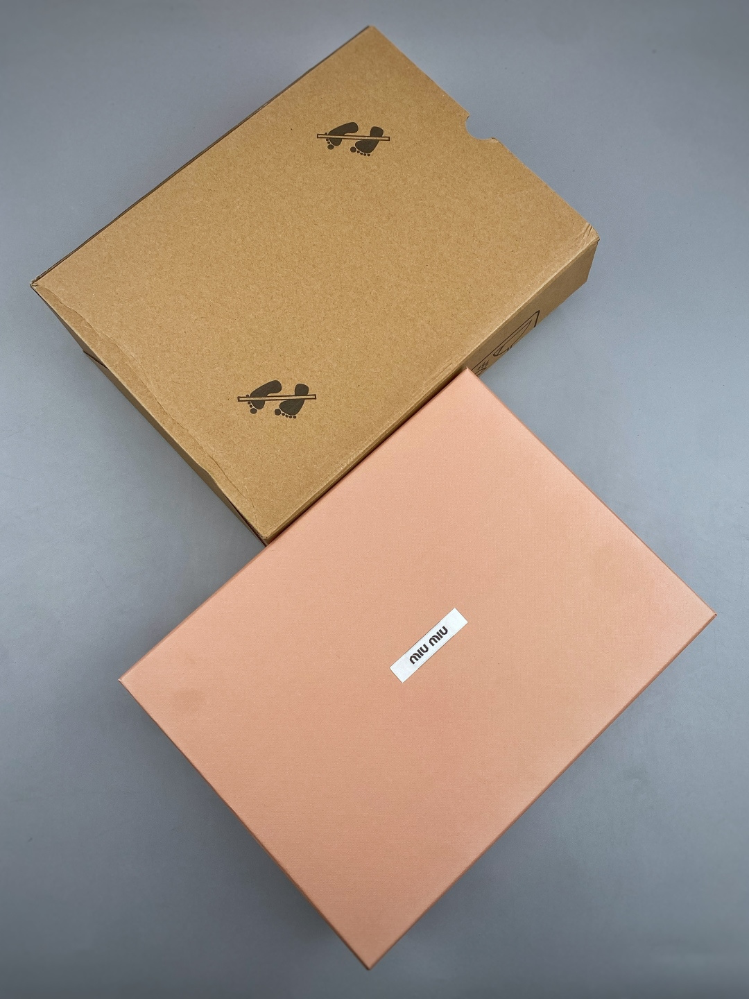 300 miumiu.缪缪2026 早春新品科技面料和绒 面小牛皮轮胎运动鞋魔术贴款凉鞋-Chinese UA Cheap High Quatity Brand Clothes Bags handbags Sneakers wholesale wholesaler seller from China Factory suppliers Fashion Clothing Shoes best Quality Beautiful Price 300 miumiu.缪缪2026 早春新品科技面料和绒 面小牛皮轮胎运动鞋魔术贴款凉鞋