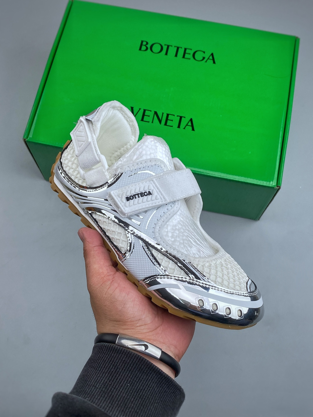 F 纯原J版 宝缇嘉/葆蝶家-Bottega Veneta Orbit魔术贴圆头平底玛丽珍休闲单鞋 尺码