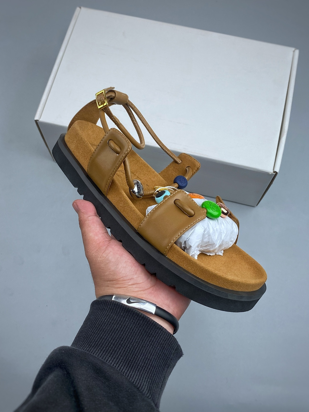 FLOEWE 罗意威 26ss 春夏新品 凉鞋 疯狂种草简约设计感觉更干净舒适让你念念不忘 多巴胺的彩色