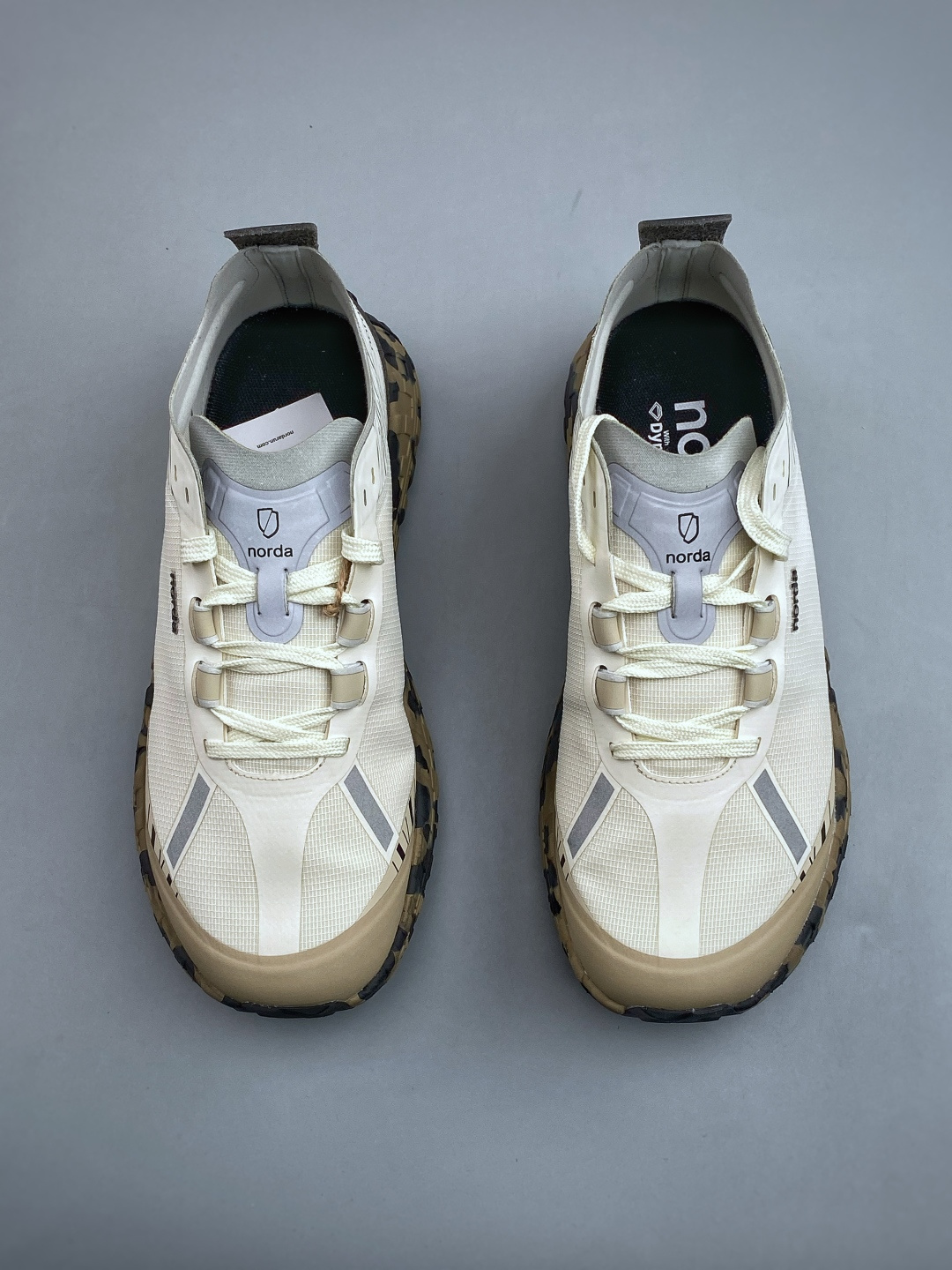 E NORDA 001 W 厚底系带耐磨 低帮 户外 越野登山功能鞋舒适鞋面 具有很好的延展性 时尚质感