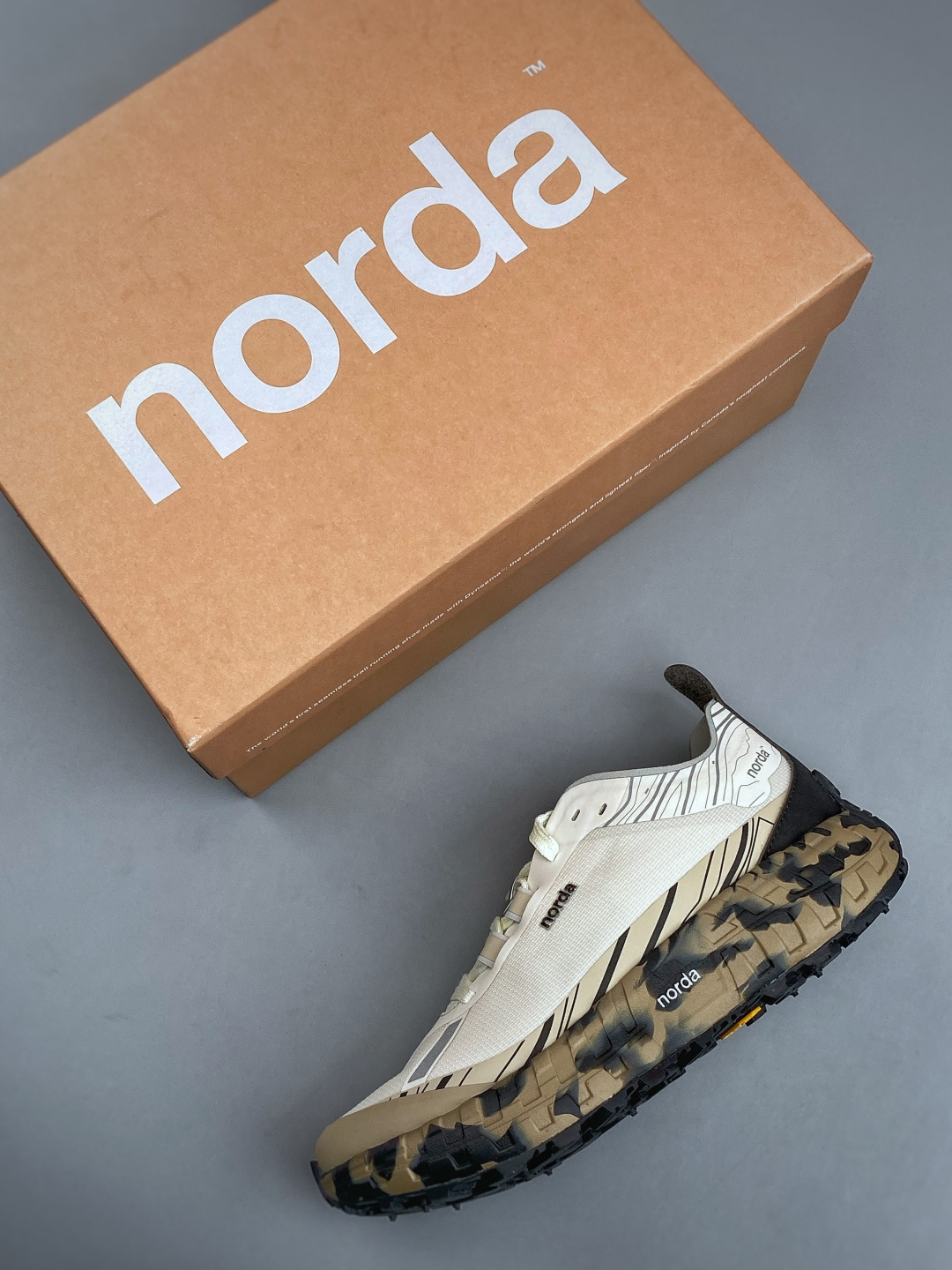 E NORDA 001 W 厚底系带耐磨 低帮 户外 越野登山功能鞋舒适鞋面 具有很好的延展性 时尚质感