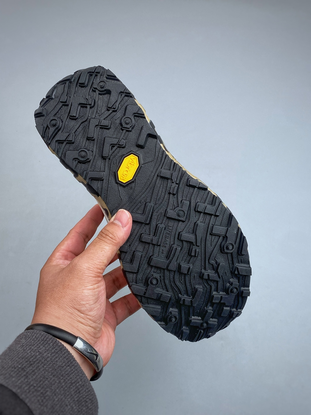 E NORDA 001 W 厚底系带耐磨 低帮 户外 越野登山功能鞋舒适鞋面 具有很好的延展性 时尚质感