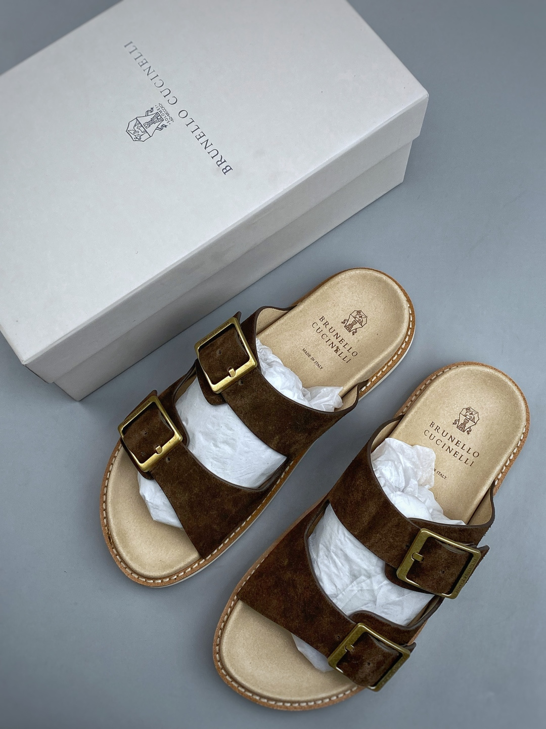 EXBrunello Cucinelli 绒面革 二字拖鞋鞋面甄选进口牛反绒皮打造，深棕色绒面自带细腻哑