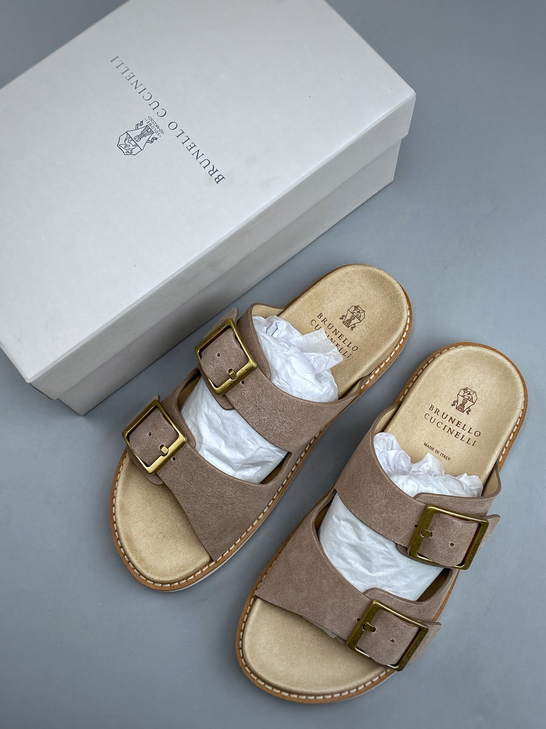 EXBrunello Cucinelli 绒面革 二字拖鞋鞋面甄选进口牛反绒皮打造，深棕色绒面自带细腻哑