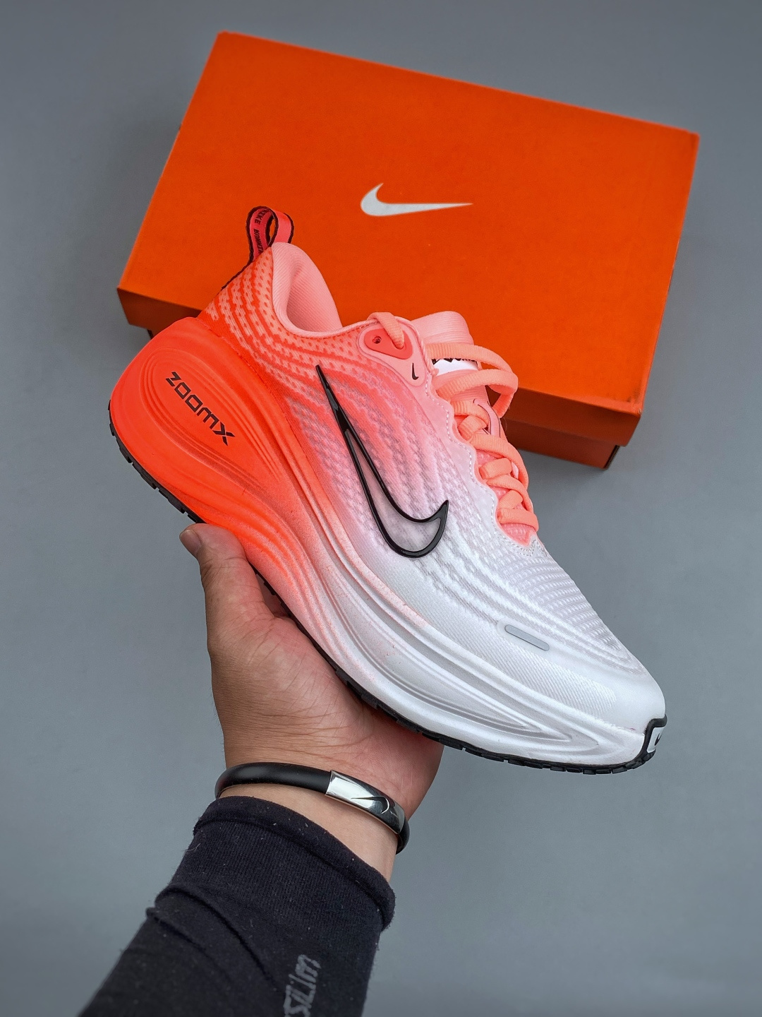 NIKE VOMERO PLUS RUN