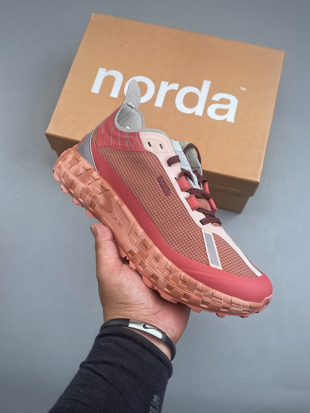 E NORDA 001A M 厚底系带耐磨 低帮 户外 越野登山功能鞋舒适鞋面 具有很好的延展性 时尚质