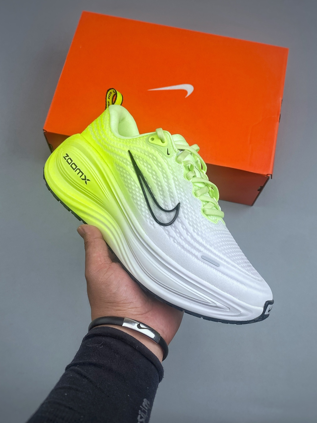 NIKE VOMERO PLUS RUN