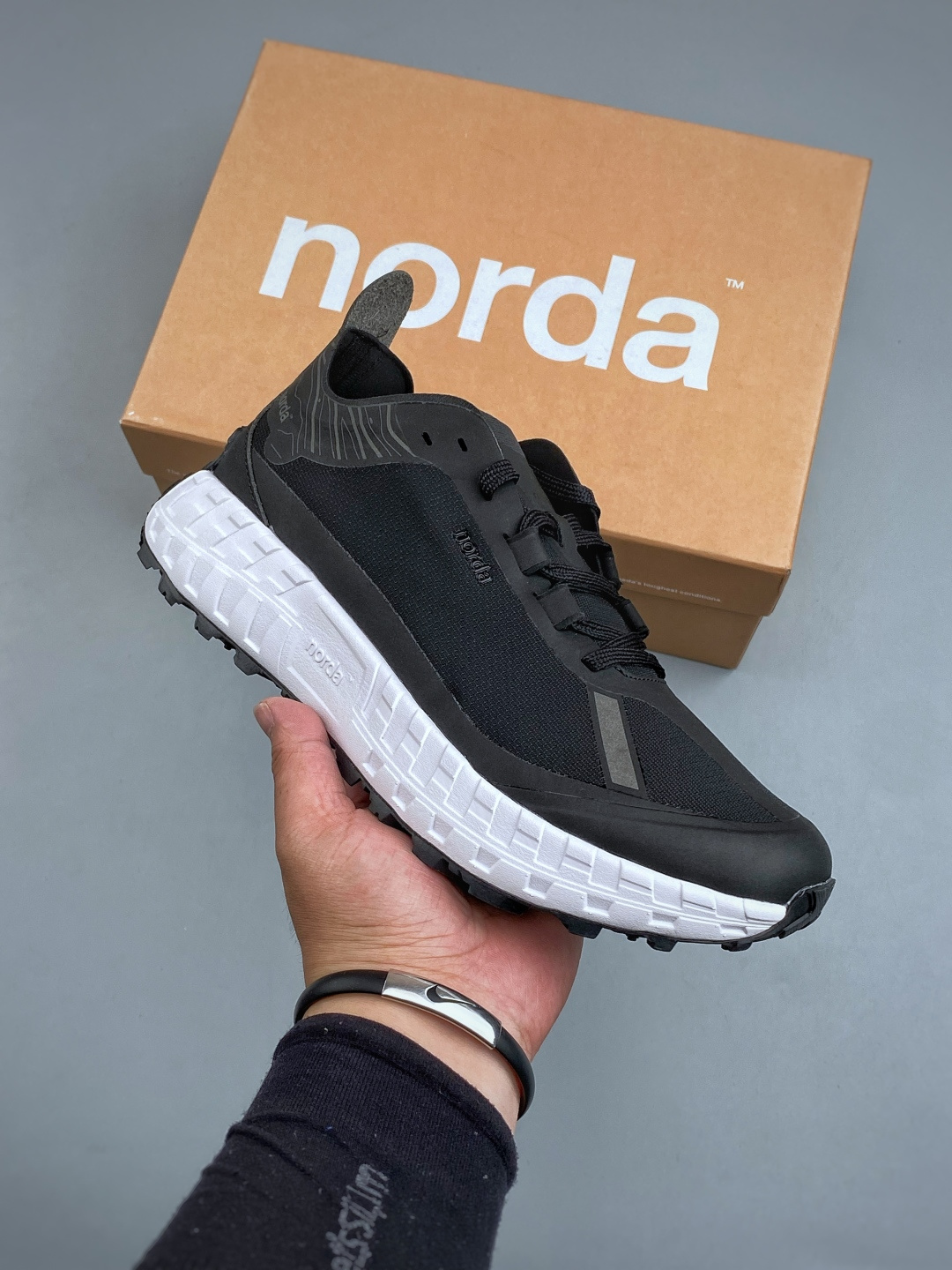 E NORDA 001 M 厚底系带耐磨 低帮 户外 越野登山功能鞋舒适鞋面 具有很好的延展性 时尚质感