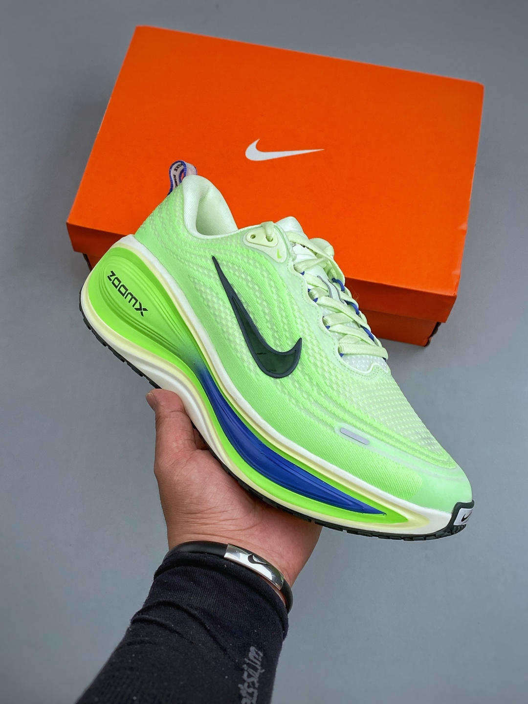 NIKE VOMERO PLUS RUN